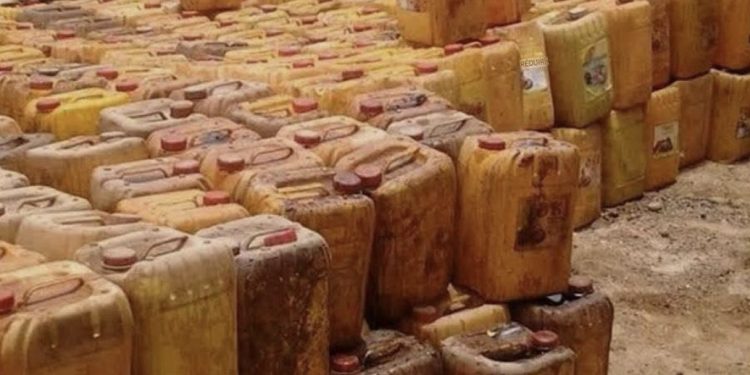 “كميات من الكازوال تثير استنفارًا أمنيًا بمنطقة سيدي البطاش بإقليم الصويرة”