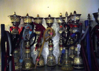 درك الوطية يحجز كمية من معدات الشيشة خلال مداهمة أمنية لأحد المقاهي
