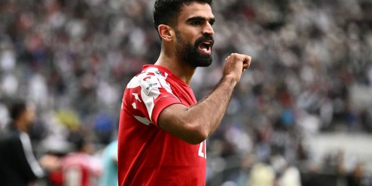 الوداد يعزز وسط ميدانه بصفقة الأردني نزار الرشدان