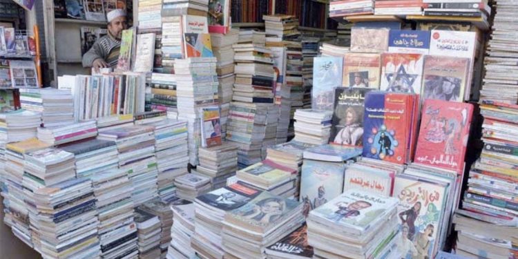 تمديد المعرض الوطني للكتاب المستعمل بالدار البيضاء أسبوعاً إضافياً وسط إقبال كبير