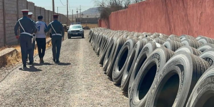 توقيف 3 أشخاص بتامنصورت للاشتباه في سرقة نحو 100 عجلة للشاحنات بقيمة 70 مليون سنتيم