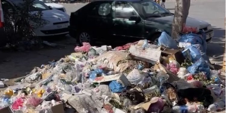 مخلفات موسم مولاي عبد الله أمغار تُغرق الجماعة في النفايات وتثير استياء السكان