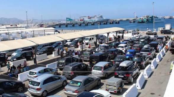 قبل عبور الجزيرة الخضراء.. مواد غذائية قد تُصادر من أمتعة الجالية المغربية