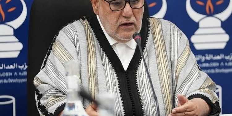 محمد واموسي ينتقد بن كيران: لا تُقحموا المؤسسة الملكية في السجال الحزبي حول سبتة