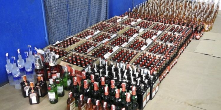 الدرك الملكي بمراكش يطيح بشبكة لترويج المخدرات والكحول المهربة