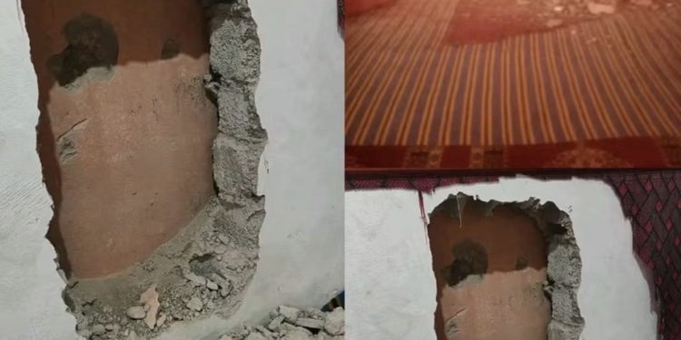 اقتحام مسجد بأيت أورير في محاولة للوصول إلى محل لبيع الهواتف
