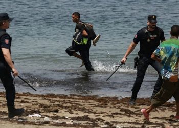 توقيف مهاجرين مغربيين بسبتة عقب الاعتدا-ء على عناصر من الحرس المدني الإسباني