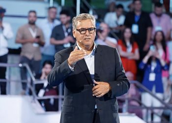أخنوش يدافع عن الطالبي العلمي ويعتبر الجدل حول التسريبات جزءاً من نقاش حزبي ديمقراطي
