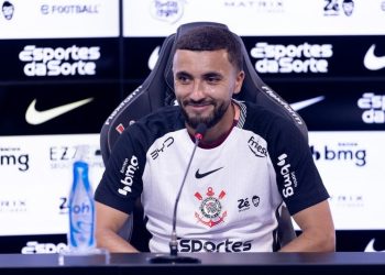 زكرياء لبيض يغيب عن الملاعب لأشهر بعد إصابة قوية في الركبة
