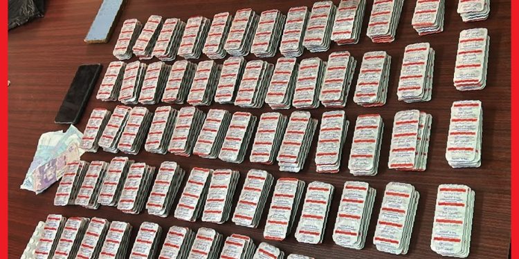توقيف 4 أشخاص بينهم سيدتان بحوزتهم 3260 قرصاً مخدراً بضواحي تيفلت