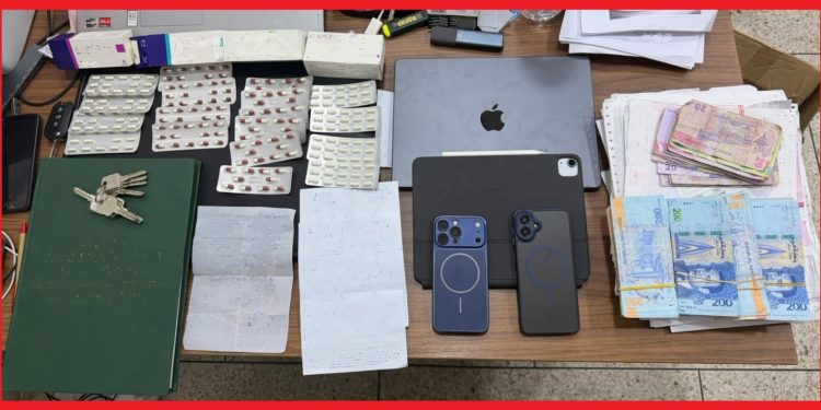 أمن الفداء يفكك شبكة لترويج العقاقير المهلوسة عبر وصفات طبية مزورة