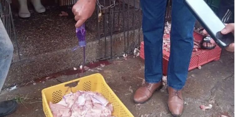 حملة ميدانية مباغتة بسوق إزيكي بمراكش تسفر عن حجز وإتلاف مواد غذائية غير صالحة للاستهلاك