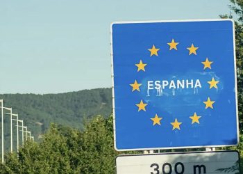 تطبيق نظام “EES” الرقمي: إجراءات حدودية مشددة في انتظار المسافرين المغاربة نحو أوروبا