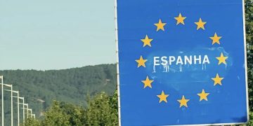 تطبيق نظام “EES” الرقمي: إجراءات حدودية مشددة في انتظار المسافرين المغاربة نحو أوروبا