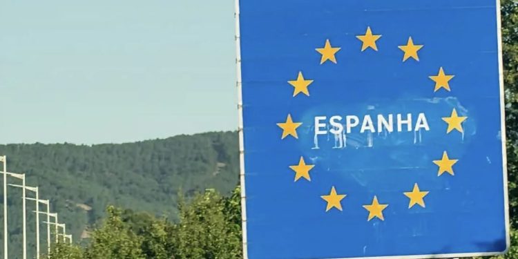 تطبيق نظام “EES” الرقمي: إجراءات حدودية مشددة في انتظار المسافرين المغاربة نحو أوروبا