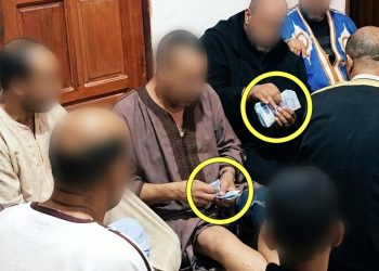 هل الموضوع متعلق بالانتخابات؟ صور توزيع أموال داخل مسجد بتارودانت تثير الجدل والدرك يدخل على الخط