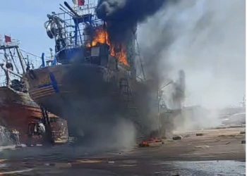 تدخل سريع للوقاية المدنية يجنب ميناء أكادير كارثة عقب حري-ق بمركب صيد