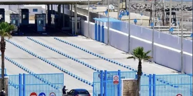 رغم حيازتهم لـ “شنغن”.. لماذا يُعاد المسافرون المغاربة من حدود سبتة؟