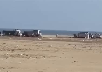 شبهة نهب الرمال تقود إلى توقيف شاحنة وسائقها ومرافقه بطنجة