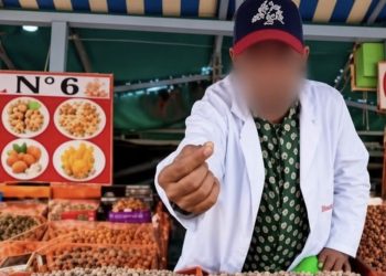 السائح الفرنسي يعلّق على سجن بائع جامع الفنا: “الحكم قاسٍ جداً ولست فخوراً بما حدث”