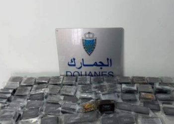 إحباط تهريب 15.6 كيلوغراما من الشيرا بمعبر باب سبتة وتوقيف مغربي مقيم بإسبانيا