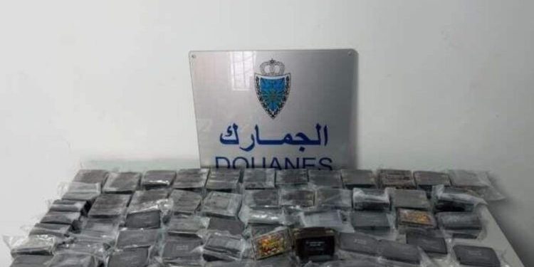 إحباط تهريب 15.6 كيلوغراما من الشيرا بمعبر باب سبتة وتوقيف مغربي مقيم بإسبانيا