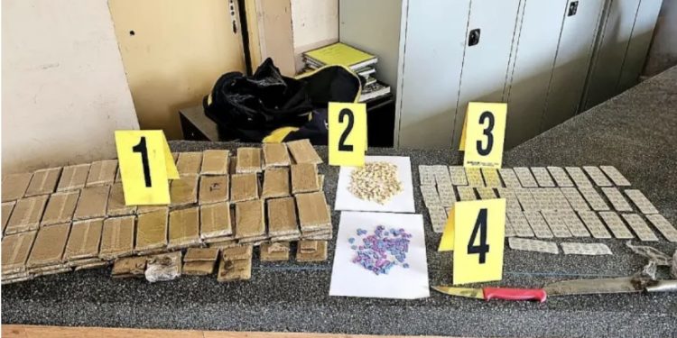 الداخلة.. توقيف شخص وحجز كميات من الشيرا والكوكايين و870 قرصاً مهلوساً