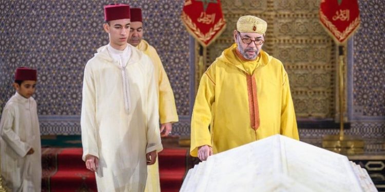 الملك محمد السادس يحيي ذكرى وفاة والده الراحل الحسن الثاني
