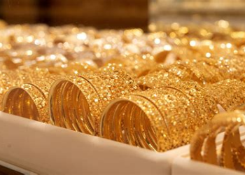تراجع أسعار الذهب عالميًا وسط ترقب تداعيات تطورات الشرق الأوسط على التضخم والفائدة