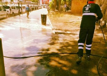 شركات النظافة تستنفر فرقها بالدار البيضاء لإزالة مخلفات الحملة الانتخابية