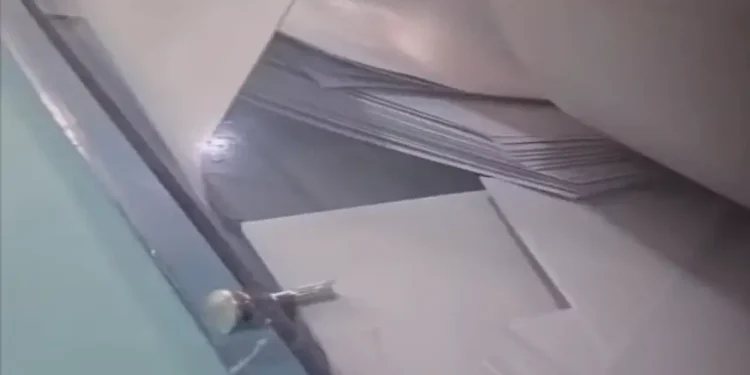 النيابة العامة بطنجة تفتح بحثاً قضائياً بشأن فيديو لصندوق زجاجي