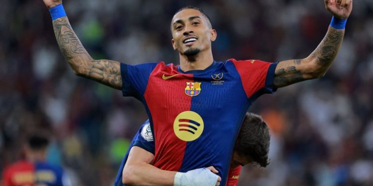 رافينيا يواصل التألق ويحصد جائزة لاعب الشهر في الدوري الإسباني