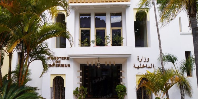 وزارة الداخلية توفد لجنة تفتيش مركزية إلى طنجة للتحقيق في خروقات انتخابية بمكتبين للتصويت