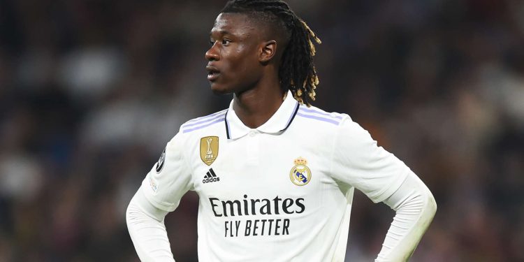 كامافينغا يحسم مستقبله ويرفض الرحيل عن ريال مدريد