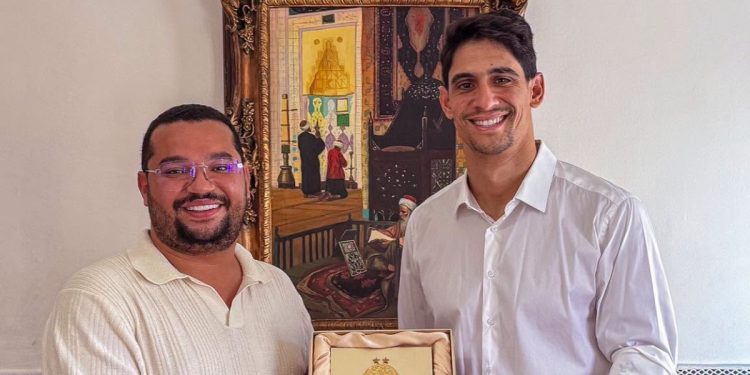 الوداد يمنح ياسين بونو العضوية الذهبية الأولى في تاريخ النادي
