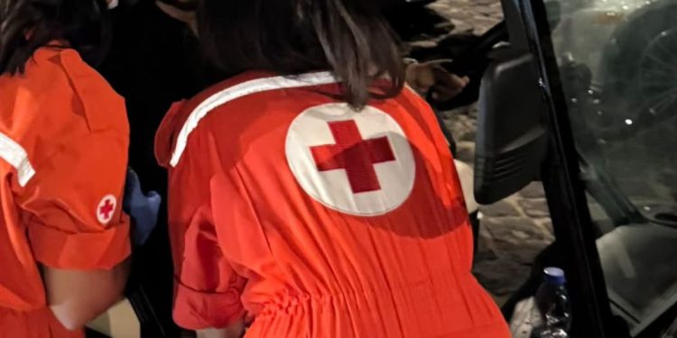 فنان شهير يتعرض لتسمم حاد و تم نقله للمستشفى