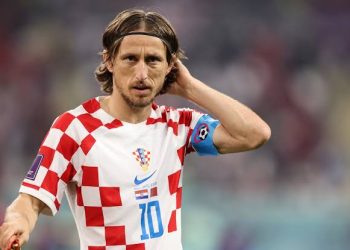 مودريتش يمدد مسيرته الدولية