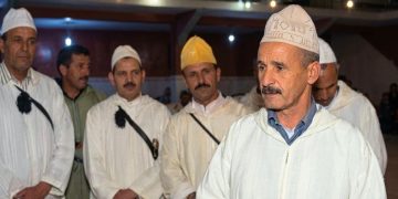 لحظات مؤثرة..الشاعر عمر برغوث يفارق الحياة خلال احتفال انتخابي بمزوضة