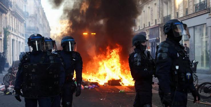 فرنسا: إيداع 217 شخصا السجن على خلفية أعمال الشغب
