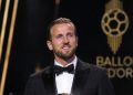 هاري كين يتوج بالكرة الذهبية لعام 2026