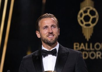 هاري كين يتوج بالكرة الذهبية لعام 2026