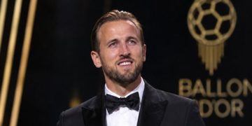 هاري كين يتوج بالكرة الذهبية لعام 2026
