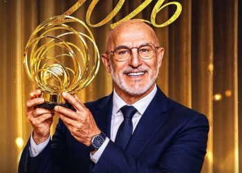 لويس دي لا فوينتي يتوج بجائزة أفضل مدرب في العالم