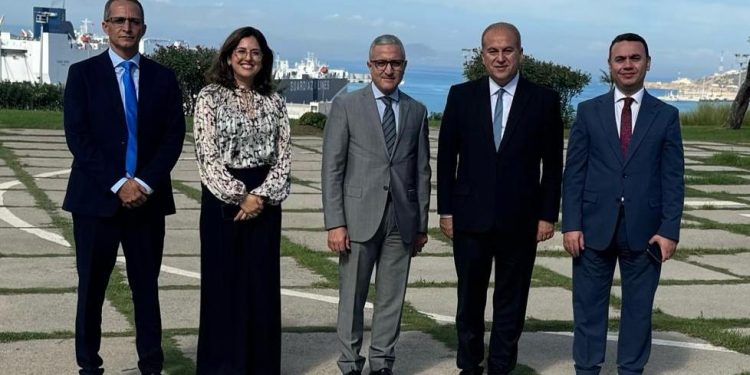 السفير المصري بالمغرب يبحث مع مجموعة طنجة المتوسط تعزيز التعاون في مجالات الموانئ والمناطق الصناعية واللوجستية