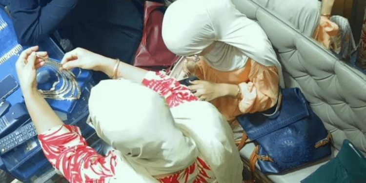 كاميرات محل للحلي تُسقط أمّاً وابنتها في قبضة شرطة مراكش