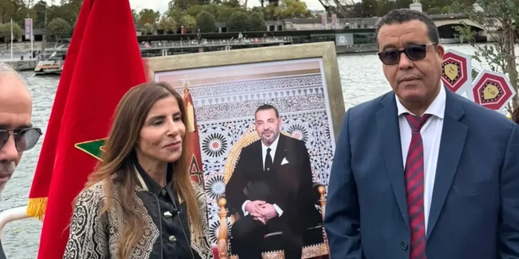 معرض للصناعة التقليدية المغربية على متن باخرة بنهر السين بباريس