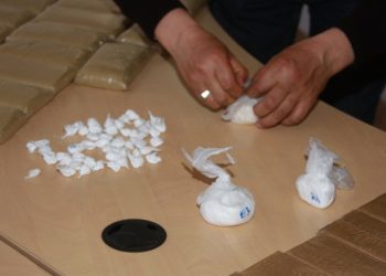 مراكش.. توقيف مروج مخدرات مبحوث عنه وطنياً وحجز أزيد من 30 لفافة كوكايين بتمصلوحت