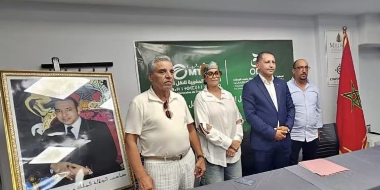 مهنيّو النقل السياحي بالمغرب يحذرون من الإفلاس ويدعون إلى خطة عاجلة لإنقاذ القطاع