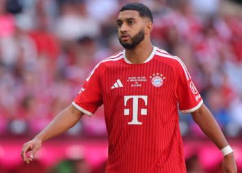 إصابة الصيباري في قمة بايرن ودورتموند تثير قلق الجماهير المغربية
