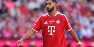 إصابة الصيباري في قمة بايرن ودورتموند تثير قلق الجماهير المغربية